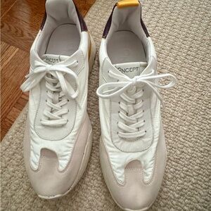 EUC Oncept Brooklyn Sneaker size 9